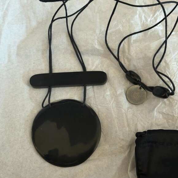 VINTAGE YSL Necklace - River Gauche Collection Shell - long black chord - Picture 2 of 7